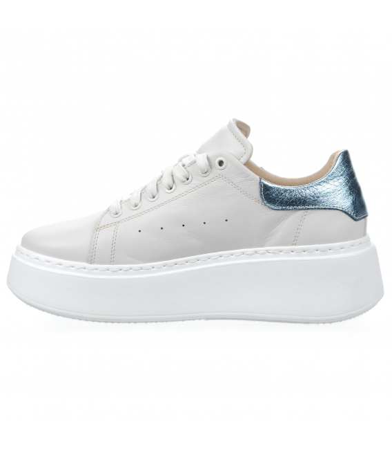 Beige sneakers with a pale blue heel n408s2