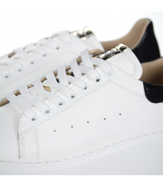 White sneakers with a black heel n408s2