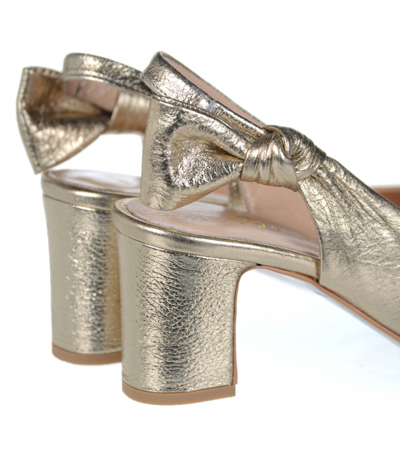 Golden elegant sandals with a bow on the side 141415
