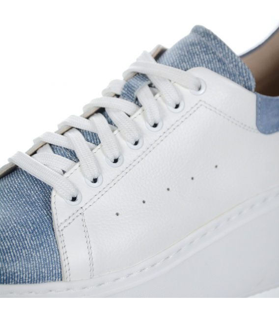 White sneakers with a blue heel n408s2