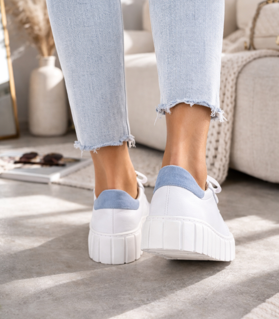 Discounted set of white sneakers with a blue heel and pleats on the tongue 8000+Hana handbag