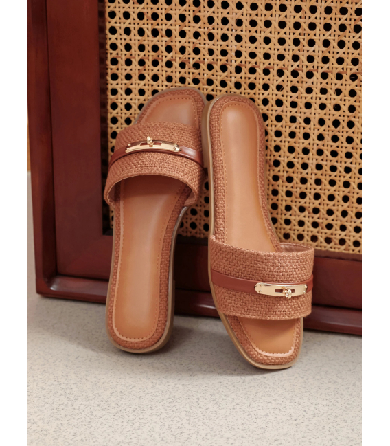 Cinnamon comfortable slippers