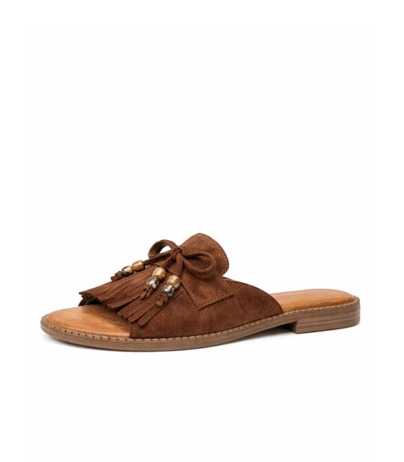 Comfortable summer slippers with tassels