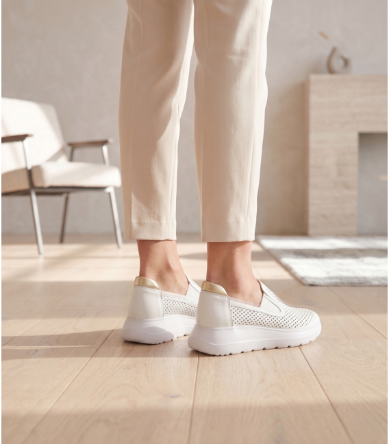  White perforated slip-on loafers DTE054