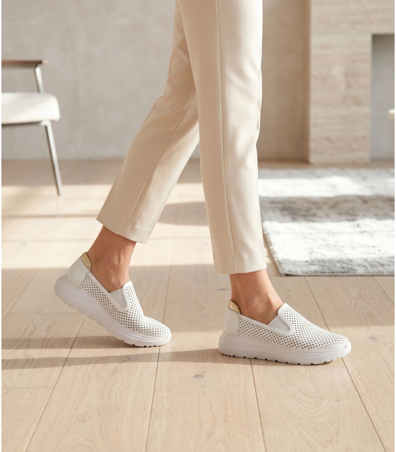  White perforated slip-on loafers DTE054