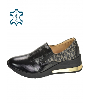 Black glossy slip-on sneakers with a gold OL monogram on the KAMILA DTE3314 sole 