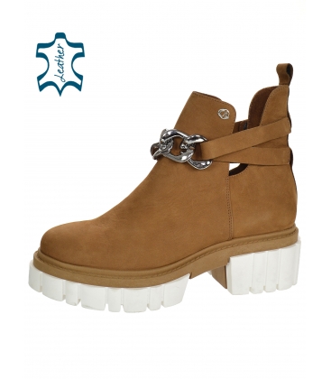Brown ankle boots on a higher sole with decoration 2305
