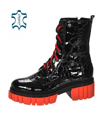 Black-red leather workers with croco pattern on a Venus sole DKO3023