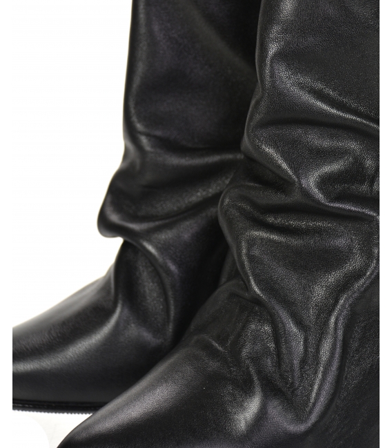 Black pleated ankle boots on the heel 8115