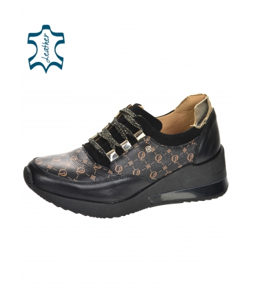 Black and gold sneakers with OL print on the black sole of Kamila K2118