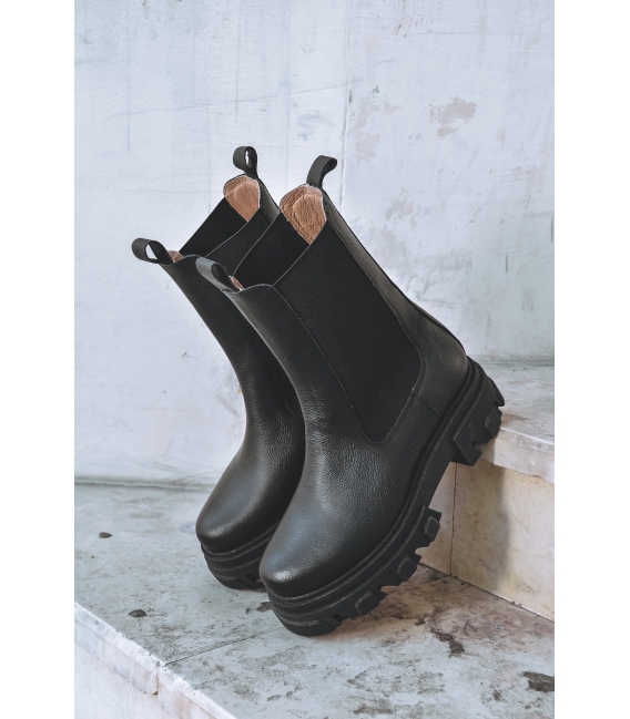 Black low boots with elastic material 8135