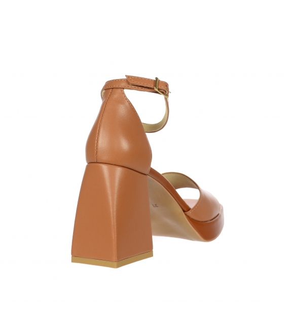 Brown simple leather sandals on a wide heel DSA2302