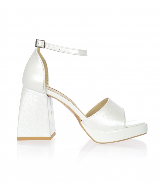 White pearl simple leather sandals on a wide heel DSA2302