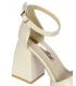 Bege simple leather sandals on a wide heel DSA2302