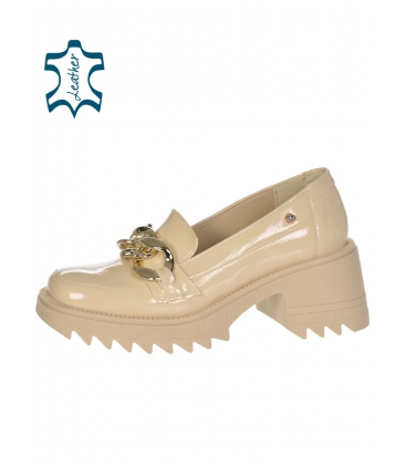 Beige leather shoes with gold decoration DLO2325