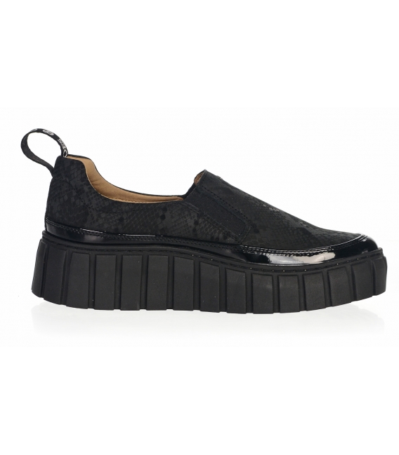 Black slip-on sneakers with a delicate pattern on the Rosella DTE3316 sole