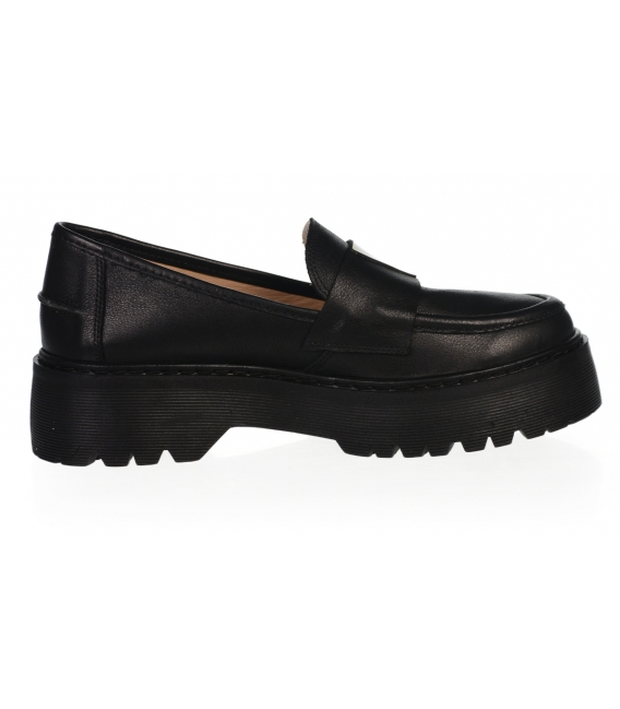 Black simple low shoes on the Amalfi sole DBA5100
