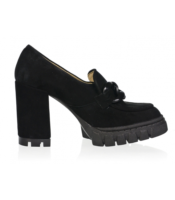 Black heeled shoes made of brushed leather with a black chain DLO2333