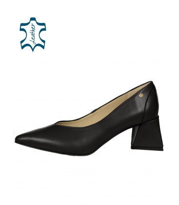 Simple black pumps with a thicker heel DLO2345