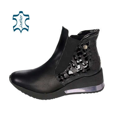 Black ankle boots with crocodile pattern DKO3092