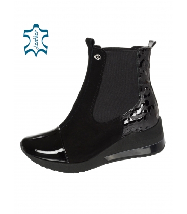 Black ankle boots with crocodile pattern and shiny toe DKO 2180 black+lac+wel+kama