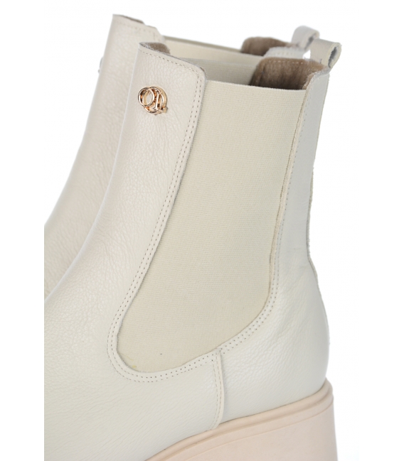 Beige leather ankle boots with zipper K1658