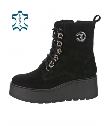 Black ankle boots with OL logo on the platform and with lacing 2344 