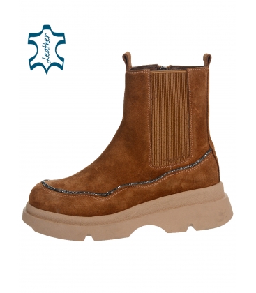 Cinnamon ankle boots with decorative trim 027-H.100