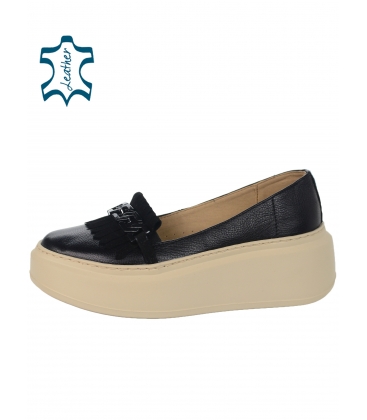 Black slip-on moccasins with black chain 7508 