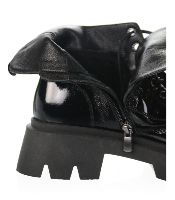 Black lacquered ankle workers 021-801