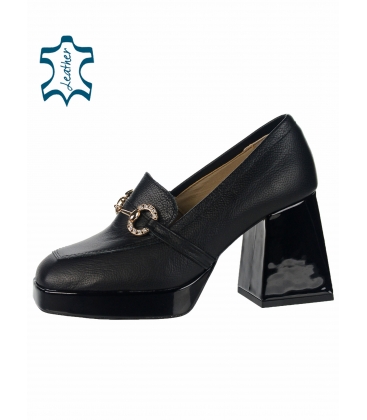 Black extravagant pumps on a thick lacquered heel with decoration DLO2364